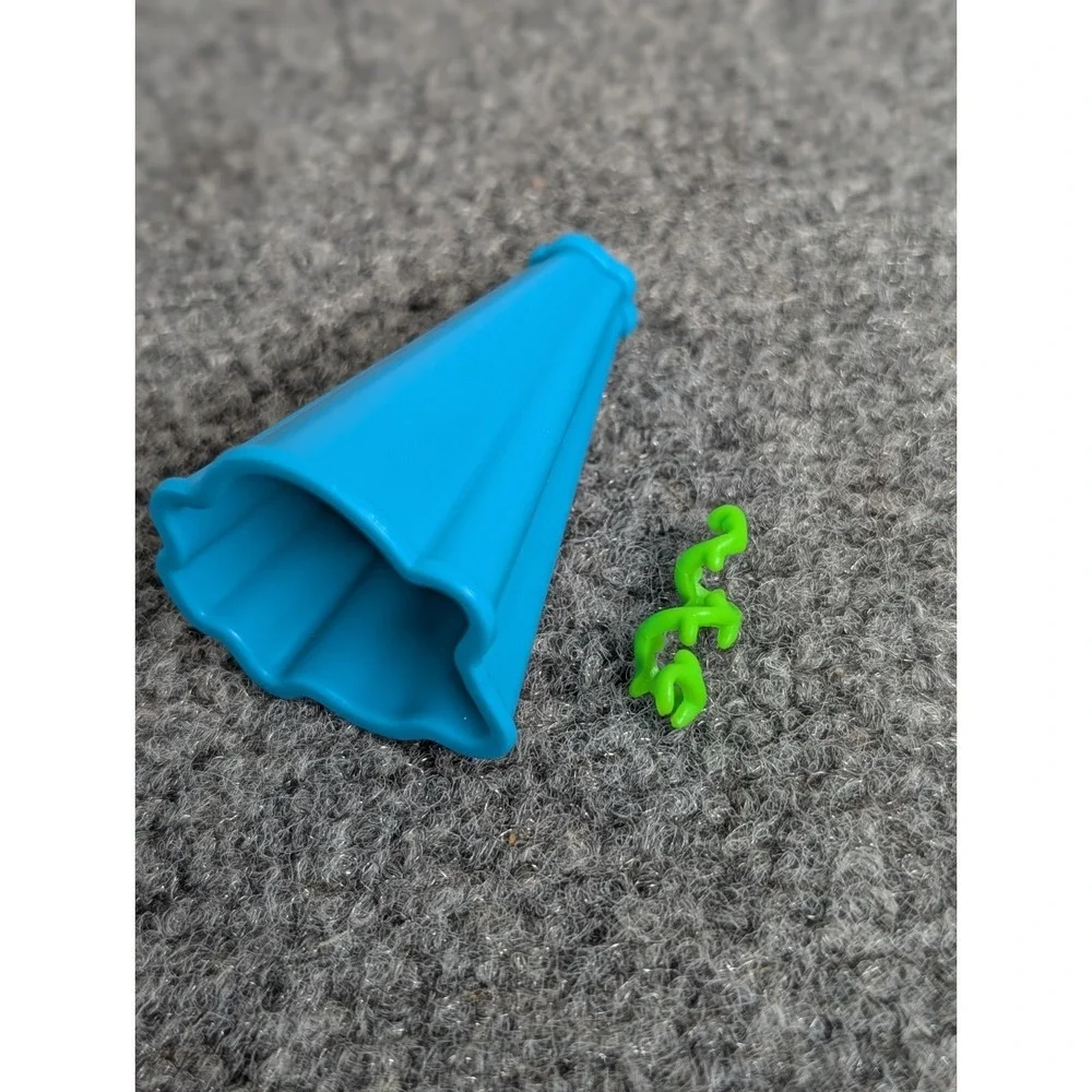 Monster High Doll Ghoul Spirit Venus McFlytrap 2013‎ Megaphone & Arm Cuff Only